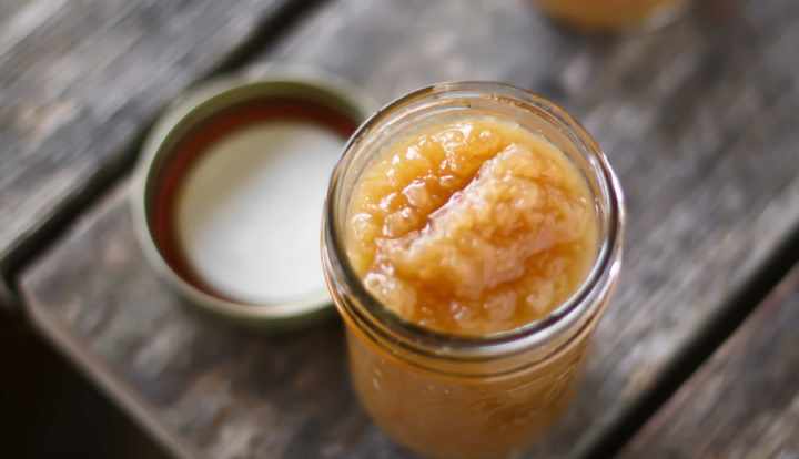 Is applesauce healthy? Nutrition, benefits, and guide