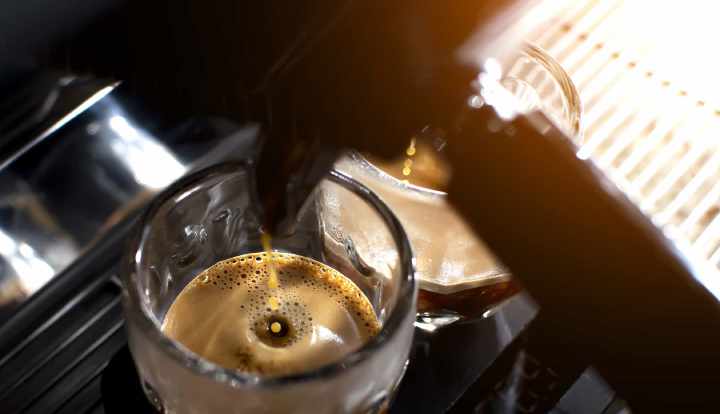Kolik kofeinu je v šálku kávy?