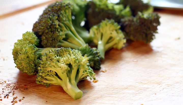 Peux-tu manger du brocoli cru ?