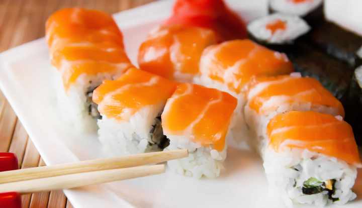 Is it safe to eat raw salmon?