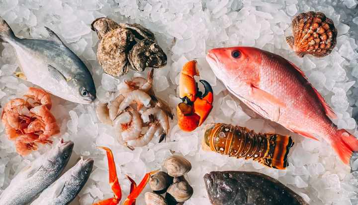A hanë vegjetarianët peshk apo ushqim deti?