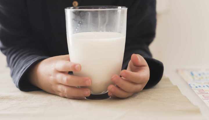 Pití mléka před spaním