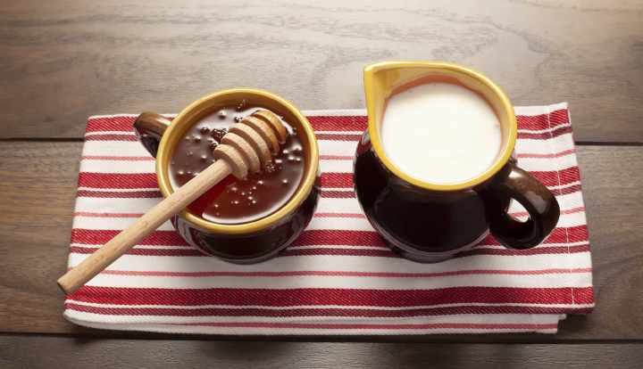 Onko hyödyllistä sekoittaa hunajaa ja maitoa?