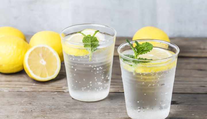 Hjälper citronvatten dig att gå ner i vikt?