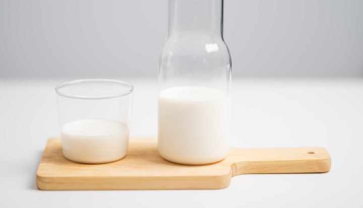 ミルクの比較：アーモンド、乳製品、大豆、米、ココナッツ