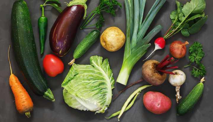 Starchy vs. non-starchy vegetables: Food lists & nutrition