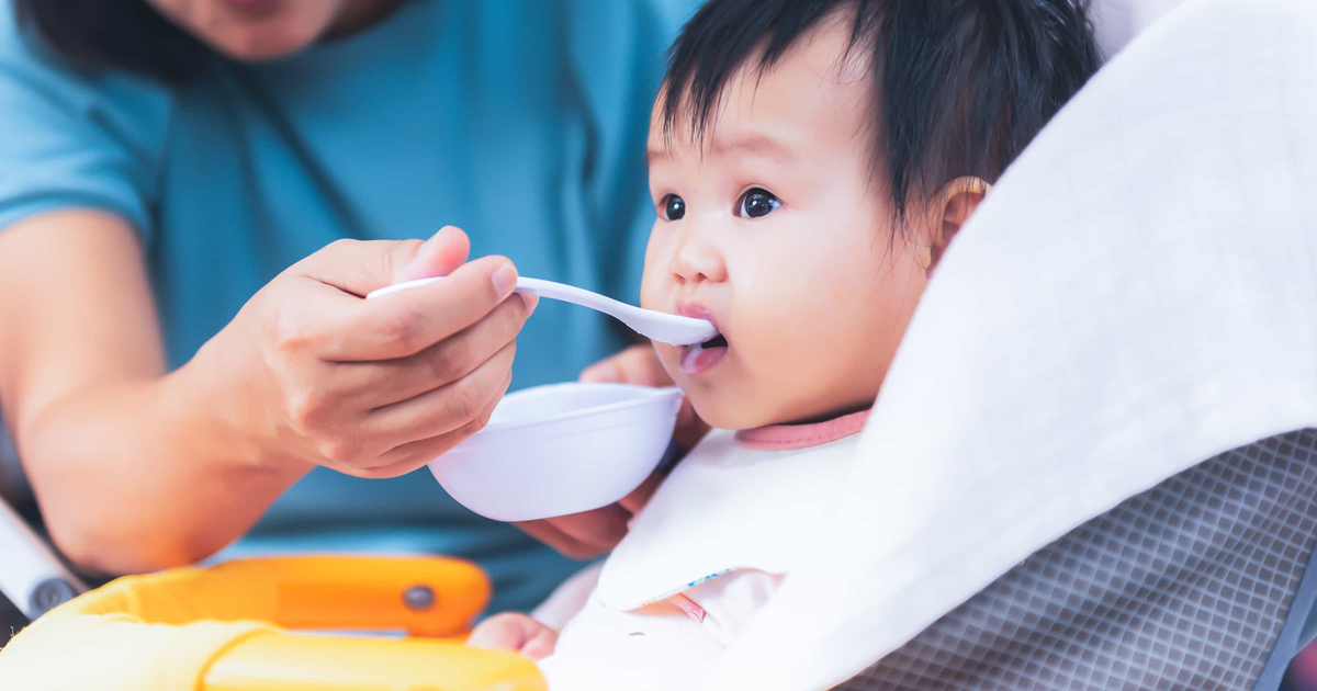 Alimentos, consejos y plan de comidas para alimentar a tu bebé de 9 meses