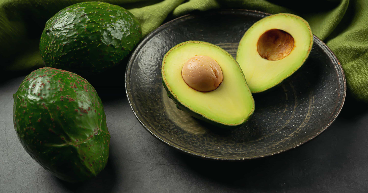20 Foods and Drinks That Help with Bloating Relief