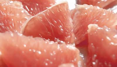 10 науково обґрунтованих переваг грейпфрута для здоров'я