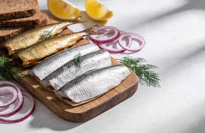 Korzyści ze śledzia: Potęga Omega-3, którą przegapiasz