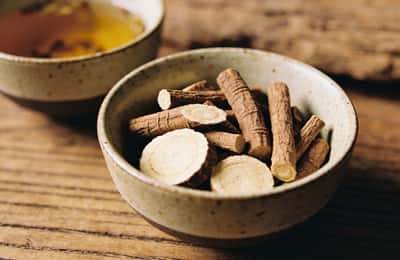 Licorice Root: Uses, Benefits, Side Effects, Dosage, and Forms