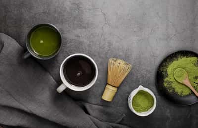 Matcha vs. Καφές: Διαφορές, Οφέλη και Πλεονεκτήματα