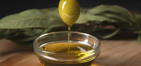 Bere olio d'oliva: buono o cattivo?