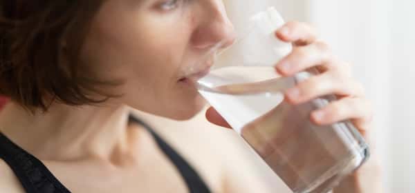 Hur du dricker mer vatten kan hjälpa dig att gå ner i vikt