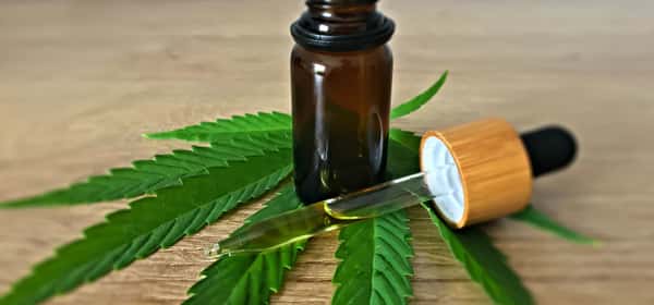 7 health benefits and uses of CBD oil
