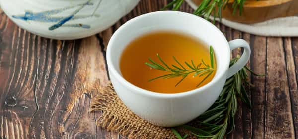 Benefícios do chá de alecrim para a saúde