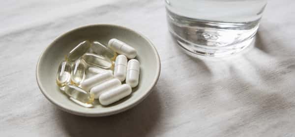 Suplimente cu acid hialuronic: Beneficii, dozaj și sfaturi