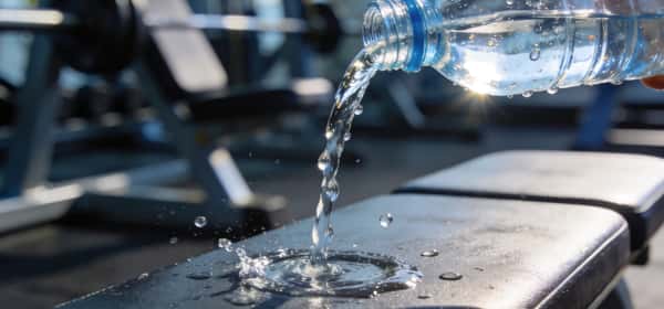運動中の水分補給：実際にどれくらい飲めばいい？