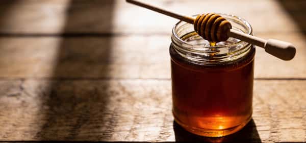 Manuka Honey: Benefits, Uses, and What the Science Says