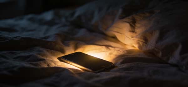 Screen Time Before Bed: What It Really Does to Sleep