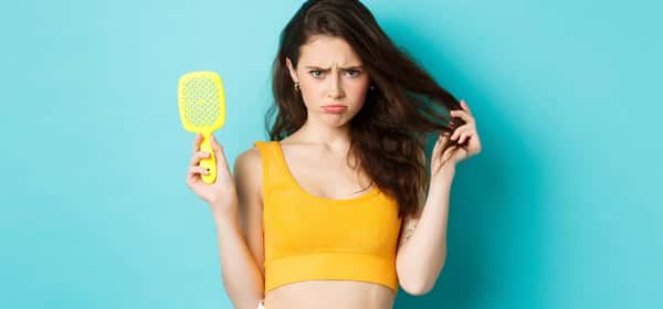 Pérdida de cabello tras la pérdida de peso: Causas, riesgos y prevención