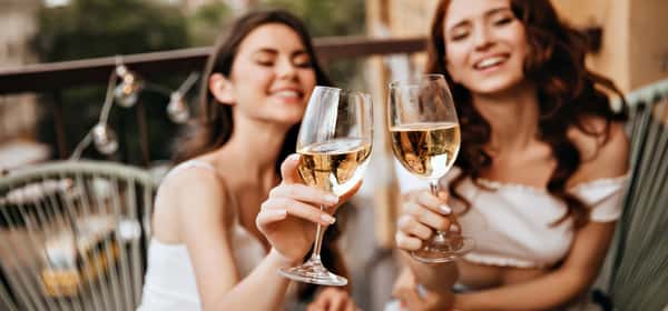 Má pití sklenky vína zdravotní účinky?